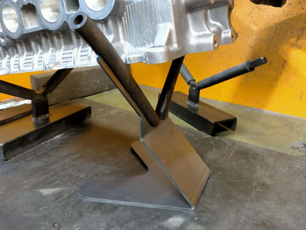 FRS cylinder head stand